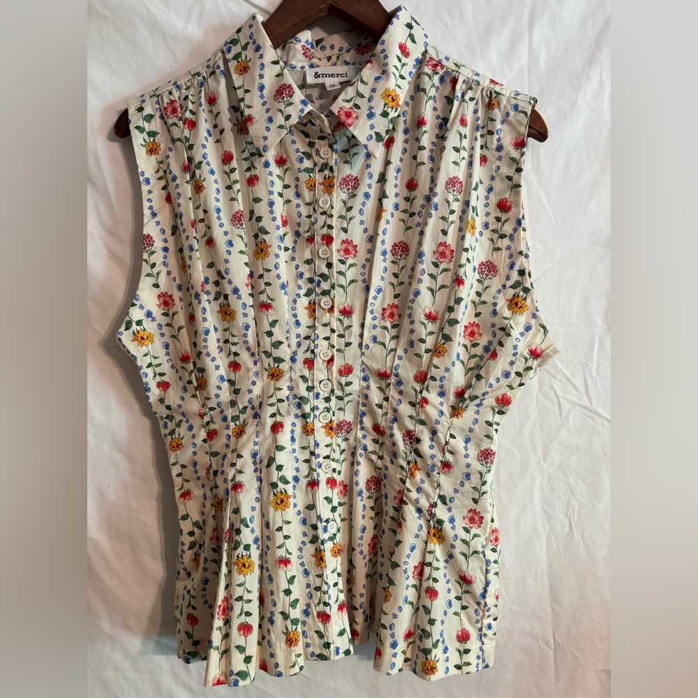 &Merci sleeveless floral shirt button down size medium smocked waistband.